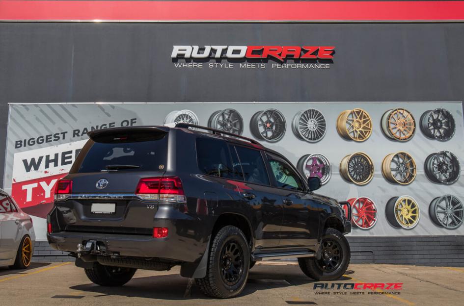 TOYOTA LANDCRUSIER VECTOR MATTE BLACK